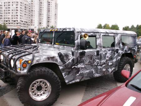 Закамуфлированный HUMMER