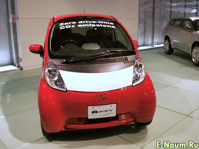 Без девушек остался концепт-кар Mitsubishi Miev