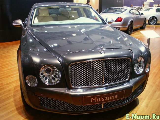 Bentley Mulsanne - тоже самое, смотреть можно было только из-за заборчика