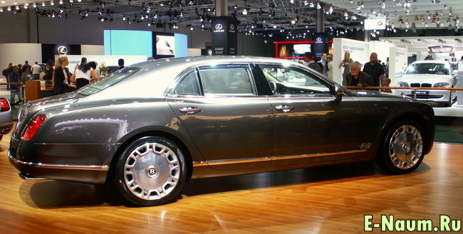 Bentley Mulsanne в профиль