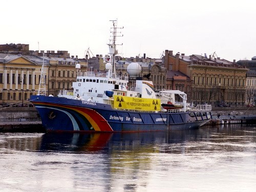 Корабль Esperanza в Петербурге - вид с Благовещенского моста