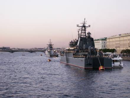 Военные корабли в акватории Невы